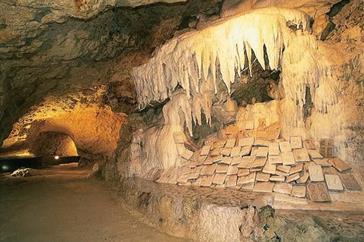 Les grottes pétrifiantes à Savonnières